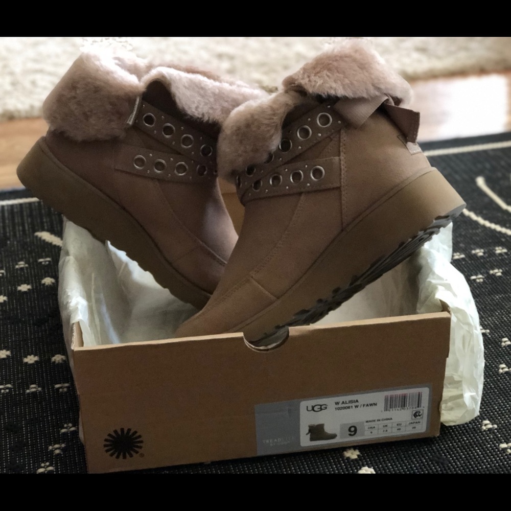 UGG Alisia boots size 9